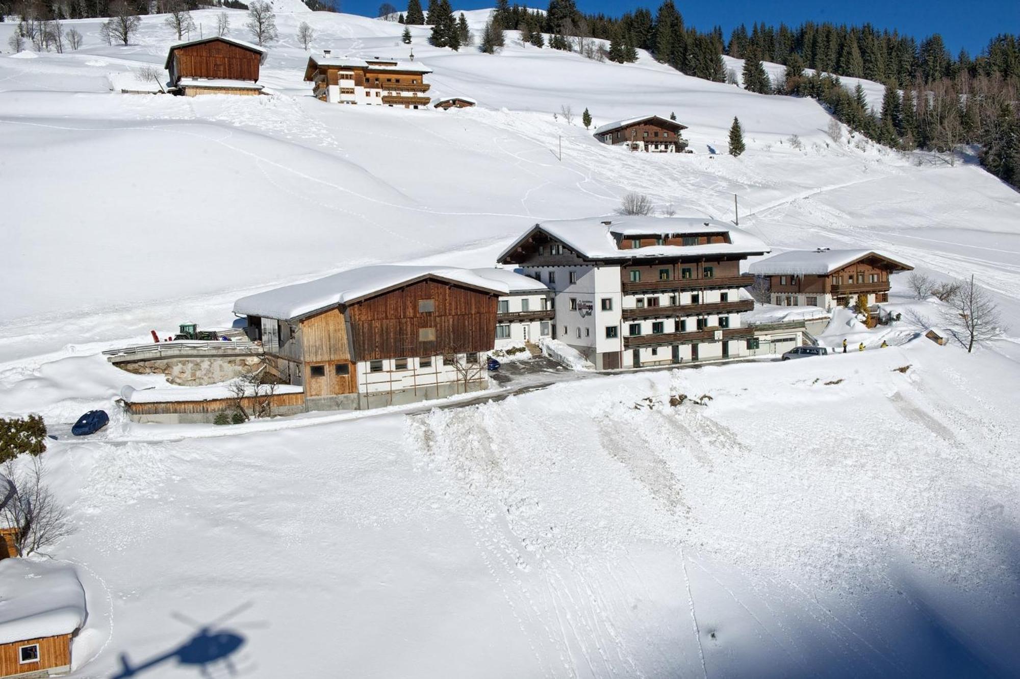 Ski In-Ski Out - Gaestehaeuser Saalbach-Hinterglemm - Wallegghof Christianhof Exteriör bild