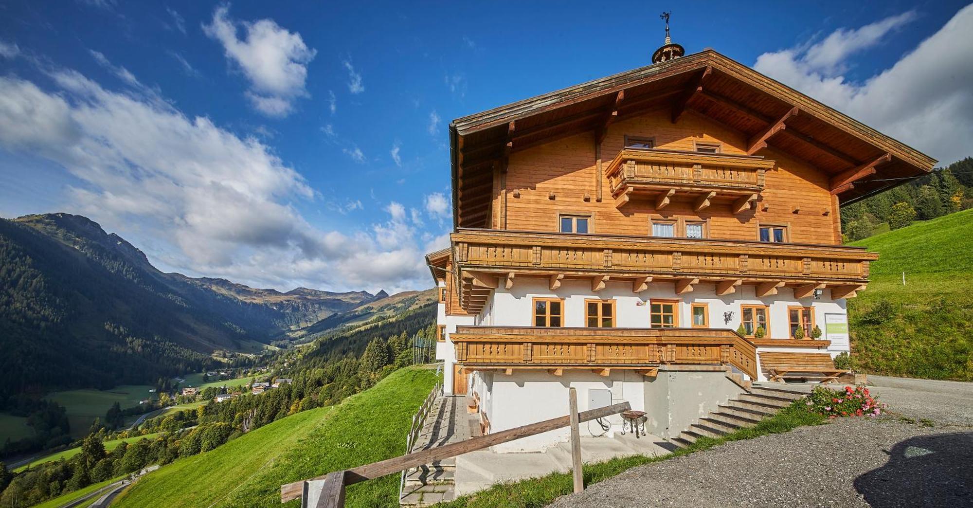 Ski In-Ski Out - Gaestehaeuser Saalbach-Hinterglemm - Wallegghof Christianhof Exteriör bild
