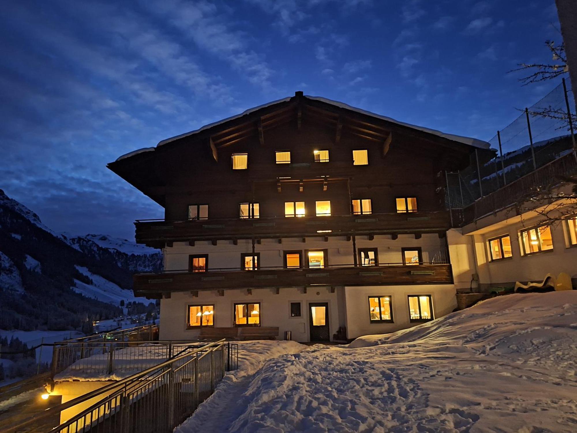 Ski In-Ski Out - Gaestehaeuser Saalbach-Hinterglemm - Wallegghof Christianhof Exteriör bild