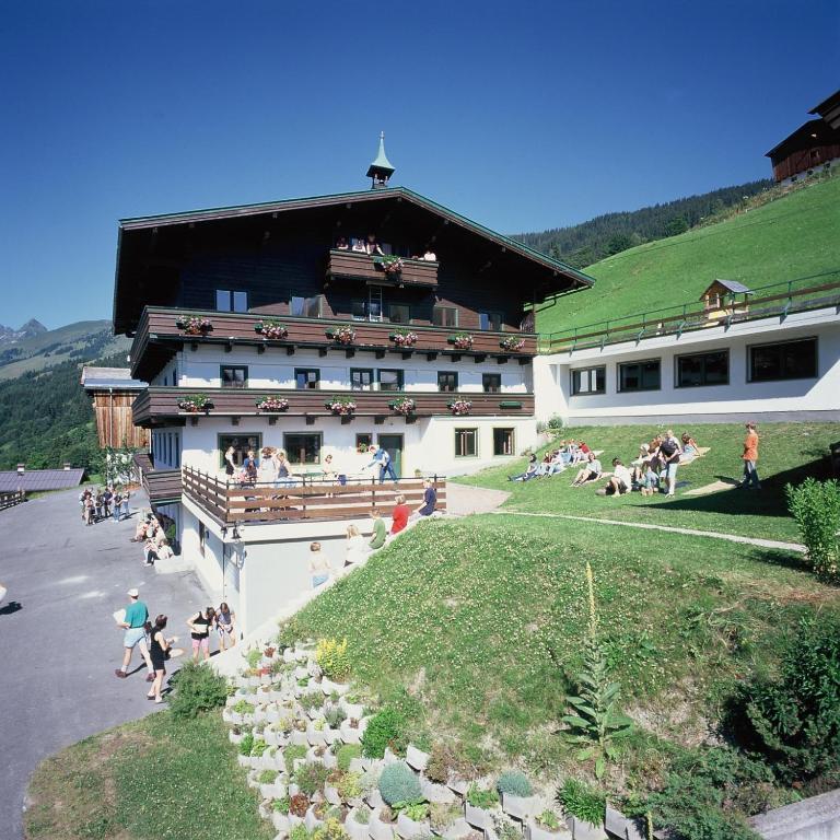 Ski In-Ski Out - Gaestehaeuser Saalbach-Hinterglemm - Wallegghof Christianhof Exteriör bild